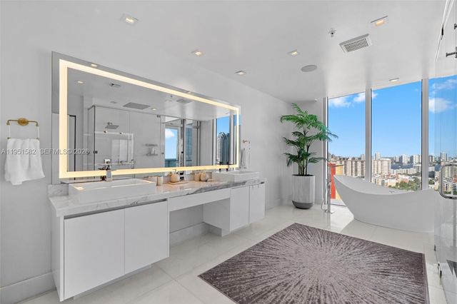 330 Sunny Isles Blvd 5-LPH04, Sunny Isles Beach, FL 33160