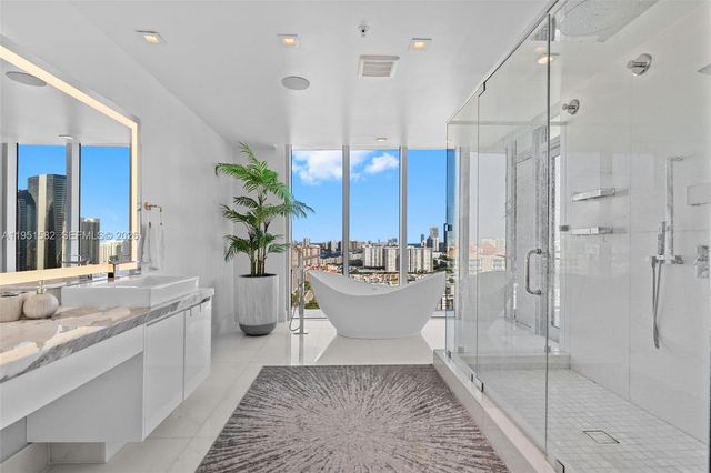 330 Sunny Isles Blvd 5-LPH04, Sunny Isles Beach, FL 33160