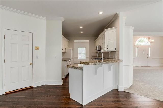 6001 Hallet Street, Shawnee, KS 66216