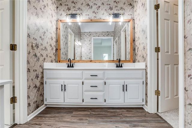6001 Hallet Street, Shawnee, KS 66216