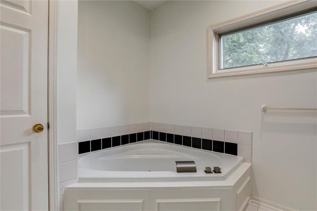 6001 Hallet Street, Shawnee, KS 66216