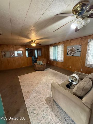 3906 Old Mobile Avenue, Pascagoula, MS 39581