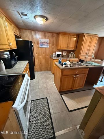 3906 Old Mobile Avenue, Pascagoula, MS 39581