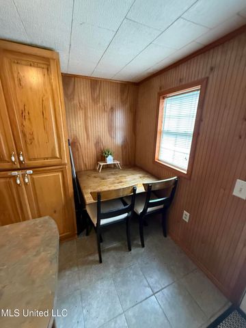 3906 Old Mobile Avenue, Pascagoula, MS 39581