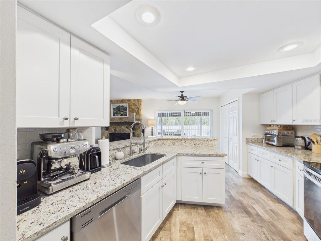 Image 16 of property listing at 16004 EAGLE RIVER WAY, Tampa, FL 33624