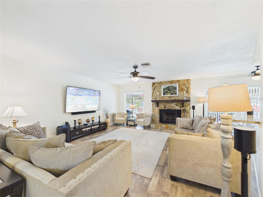 Image 5 of property listing at 16004 EAGLE RIVER WAY, Tampa, FL 33624