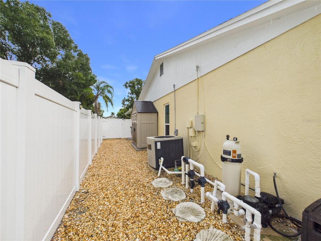 Image 46 of property listing at 16004 EAGLE RIVER WAY, Tampa, FL 33624