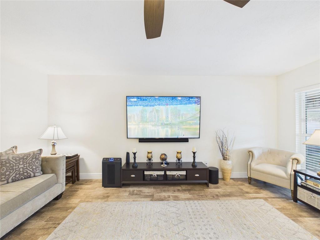 Image 6 of property listing at 16004 EAGLE RIVER WAY, Tampa, FL 33624