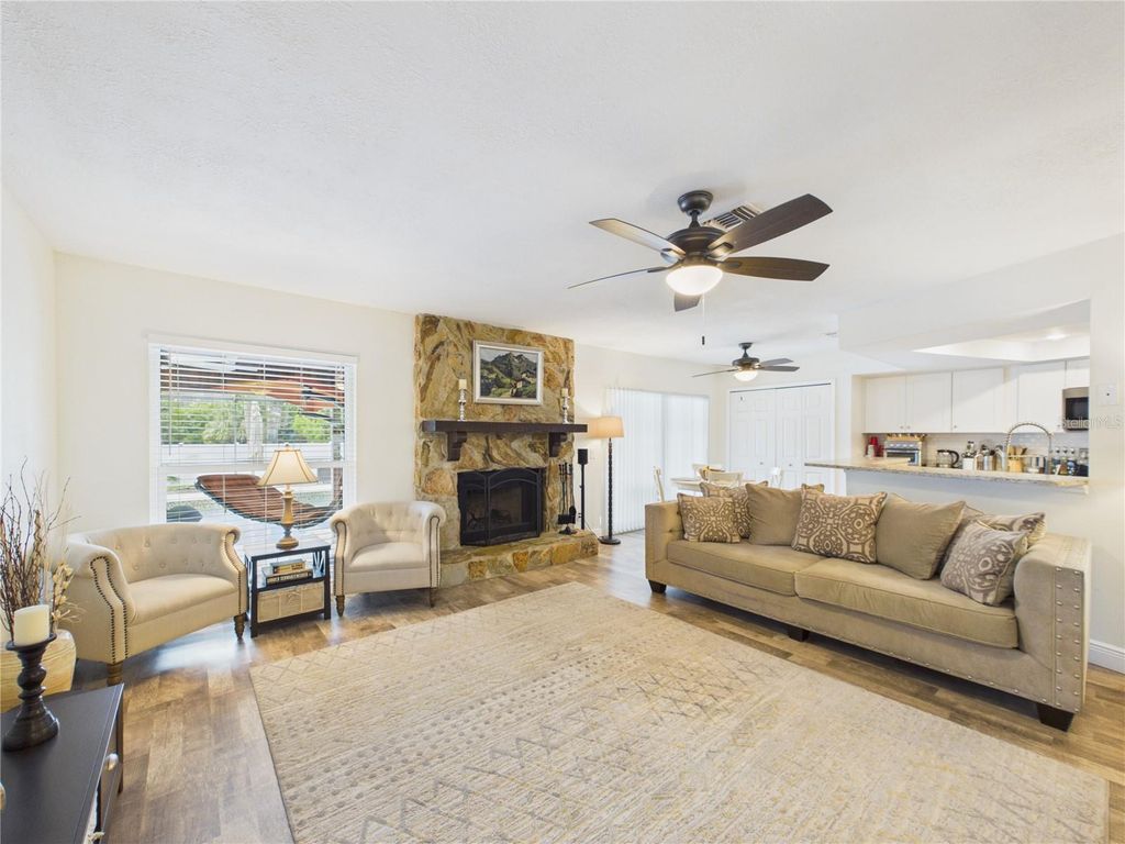 Image 7 of property listing at 16004 EAGLE RIVER WAY, Tampa, FL 33624