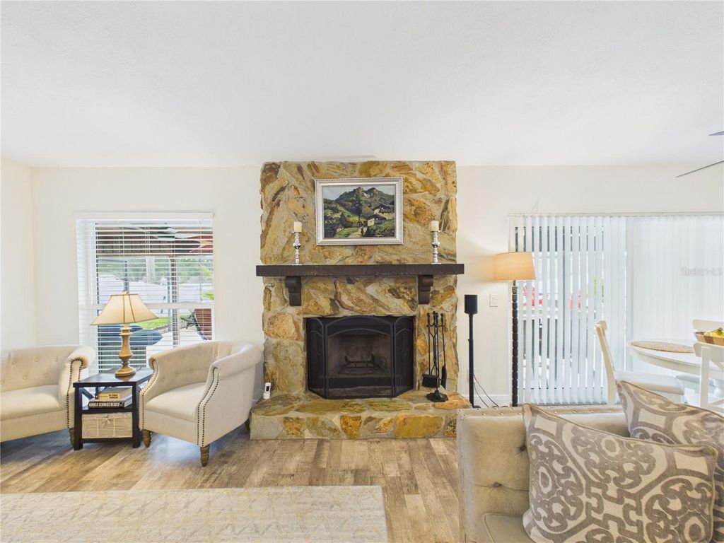 Image 8 of property listing at 16004 EAGLE RIVER WAY, Tampa, FL 33624