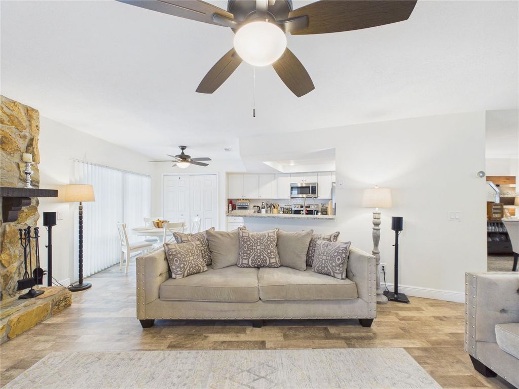 Image 9 of property listing at 16004 EAGLE RIVER WAY, Tampa, FL 33624