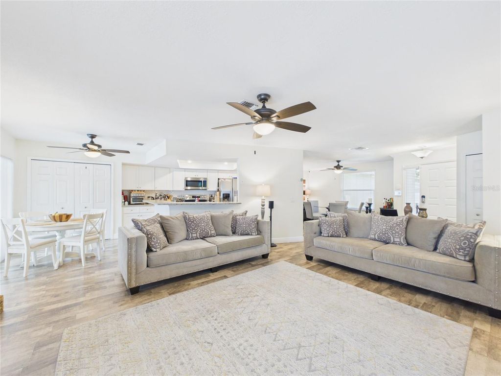 Image 10 of property listing at 16004 EAGLE RIVER WAY, Tampa, FL 33624