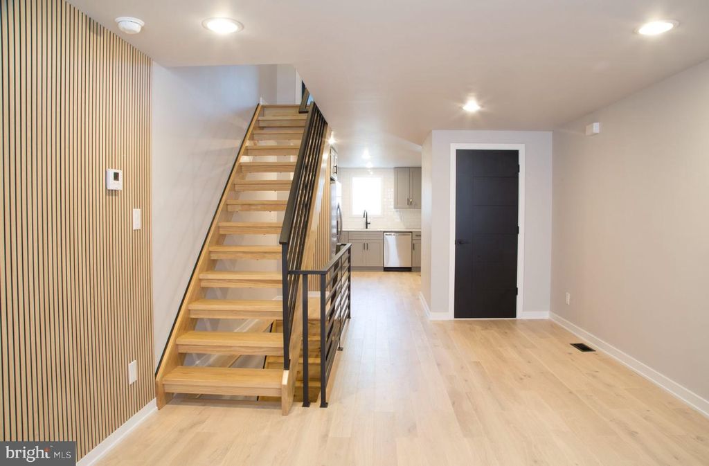 1238 S WARNOCK ST, PHILADELPHIA, PA 19147 — photo 2