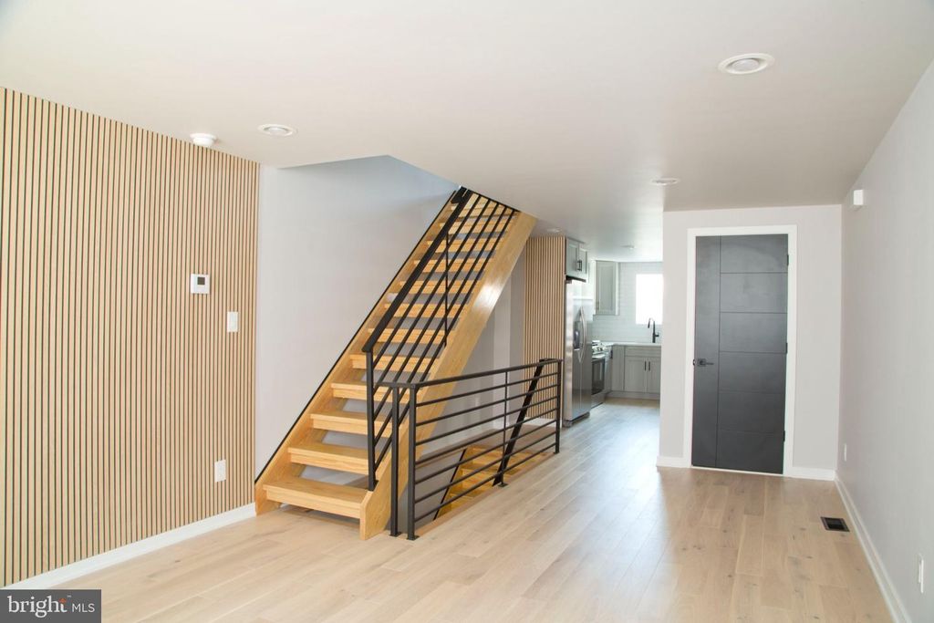 1238 S WARNOCK ST, PHILADELPHIA, PA 19147 — photo 3