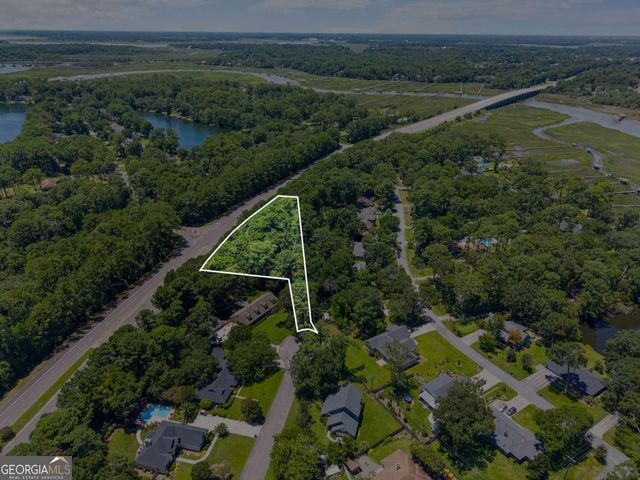 9 W Coquena Circle, Savannah, GA 31410