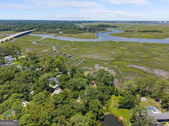 9 W Coquena Circle, Savannah, GA 31410