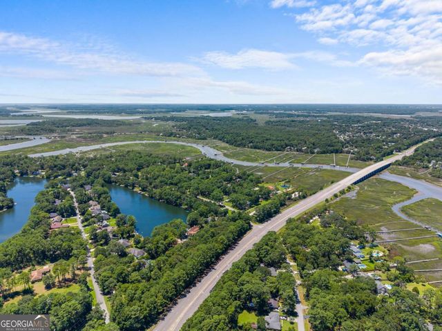 9 W Coquena Circle, Savannah, GA 31410