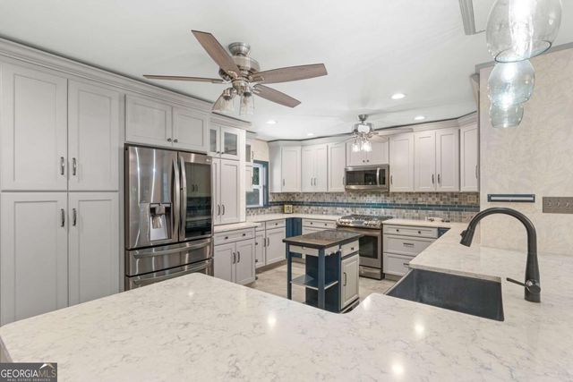 9 W Coquena Circle, Savannah, GA 31410