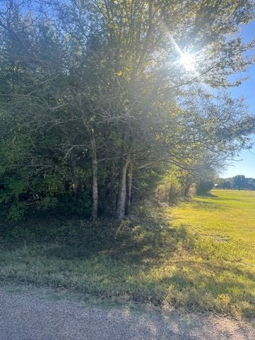 23 County Rd 316C, Terrell, TX 75161