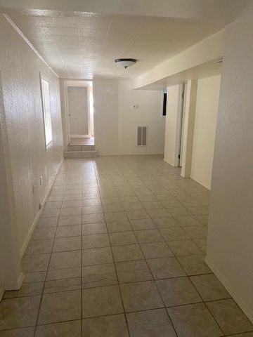 417 S Commerce ST B, Lockhart, TX 78644