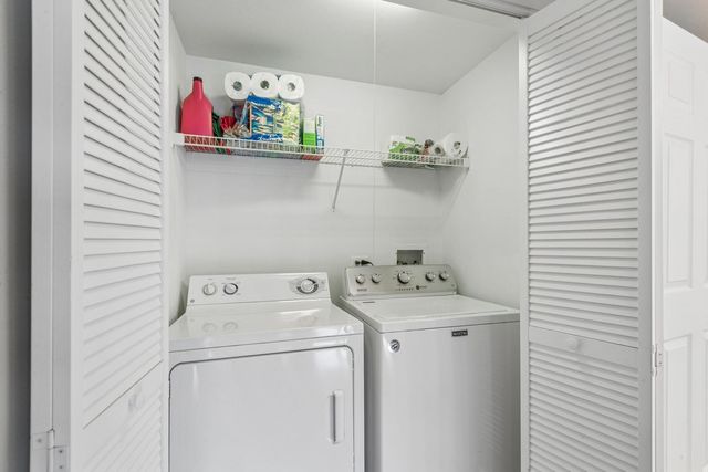 5155 Madison Street 3-208, Skokie, IL 60077