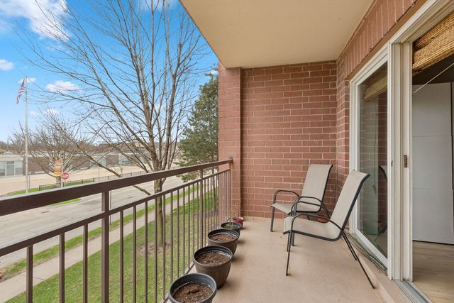 5155 Madison Street 3-208, Skokie, IL 60077