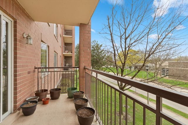 5155 Madison Street 3-208, Skokie, IL 60077