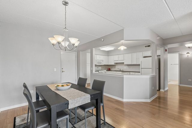 5155 Madison Street 3-208, Skokie, IL 60077