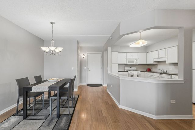 5155 Madison Street 3-208, Skokie, IL 60077