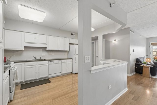 5155 Madison Street 3-208, Skokie, IL 60077