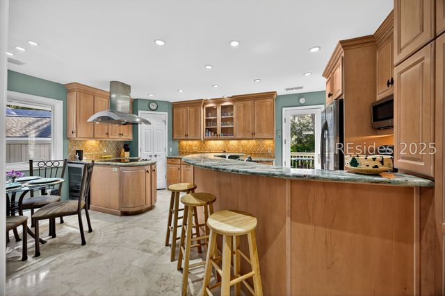 8 Pine Ct, Hilton Head Island, SC 29928