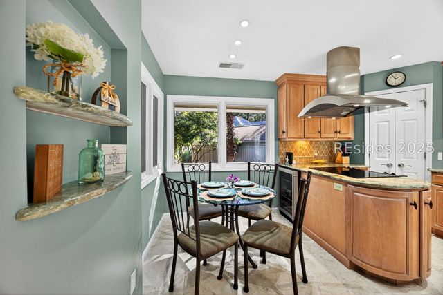 8 Pine Ct, Hilton Head Island, SC 29928