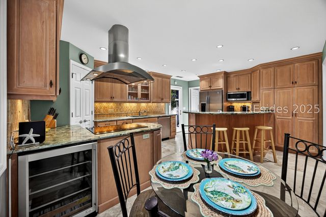 8 Pine Ct, Hilton Head Island, SC 29928