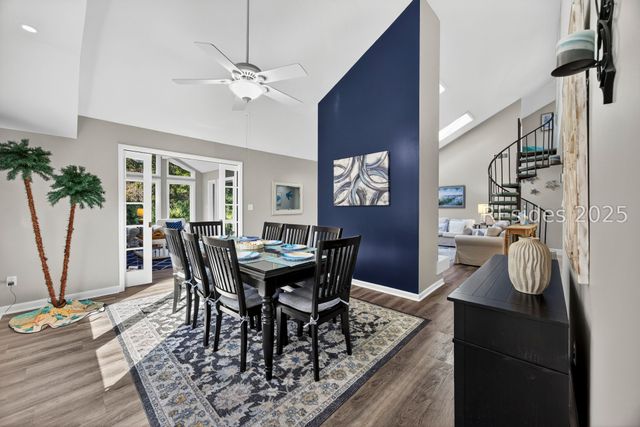 8 Pine Ct, Hilton Head Island, SC 29928