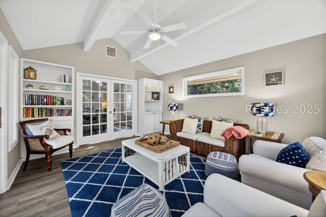 8 Pine Ct, Hilton Head Island, SC 29928