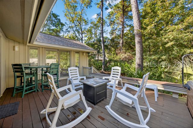 8 Pine Ct, Hilton Head Island, SC 29928