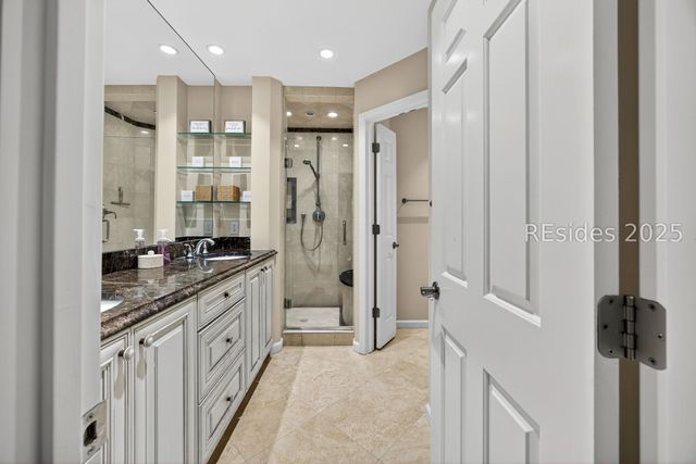 8 Pine Ct, Hilton Head Island, SC 29928