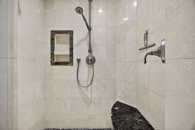 8 Pine Ct, Hilton Head Island, SC 29928