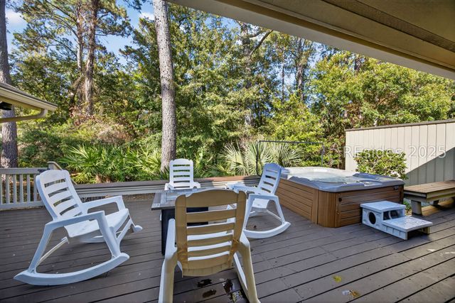 8 Pine Ct, Hilton Head Island, SC 29928