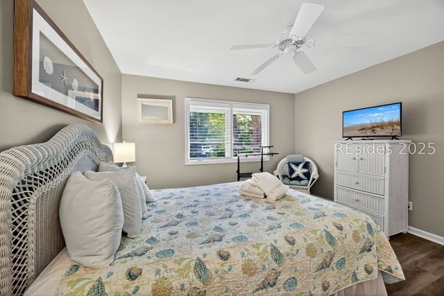 8 Pine Ct, Hilton Head Island, SC 29928