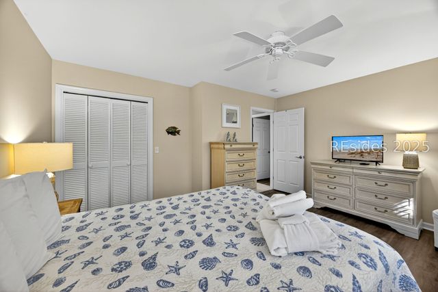 8 Pine Ct, Hilton Head Island, SC 29928