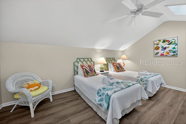 8 Pine Ct, Hilton Head Island, SC 29928