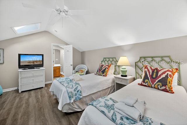 8 Pine Ct, Hilton Head Island, SC 29928