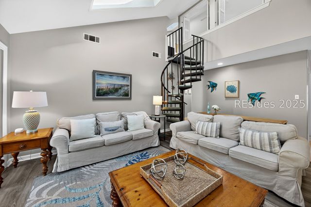 8 Pine Ct, Hilton Head Island, SC 29928