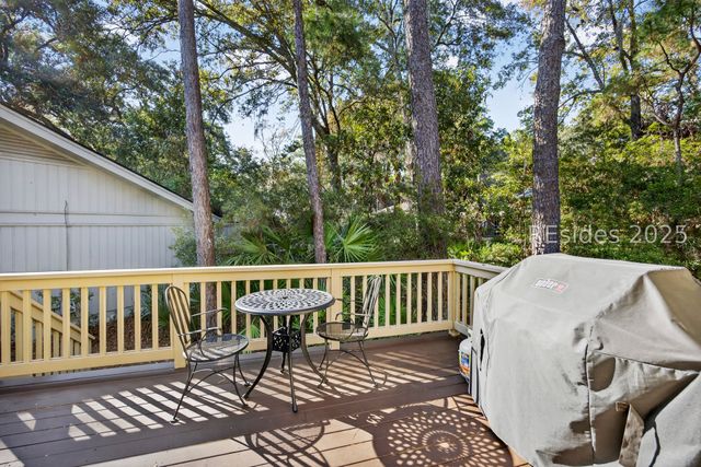 8 Pine Ct, Hilton Head Island, SC 29928