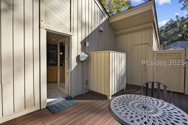 8 Pine Ct, Hilton Head Island, SC 29928