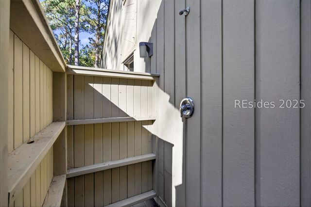 8 Pine Ct, Hilton Head Island, SC 29928