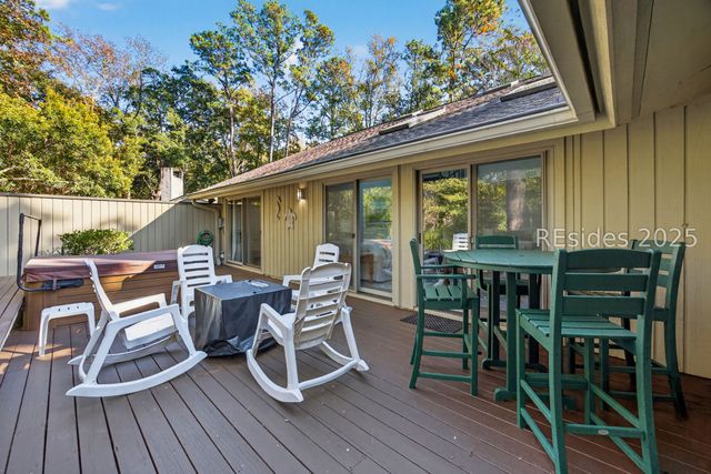 8 Pine Ct, Hilton Head Island, SC 29928