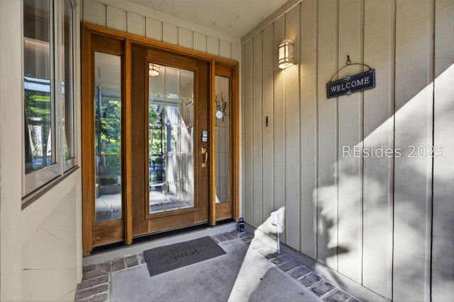 8 Pine Ct, Hilton Head Island, SC 29928