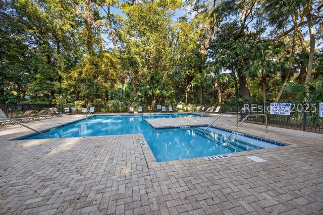 8 Pine Ct, Hilton Head Island, SC 29928